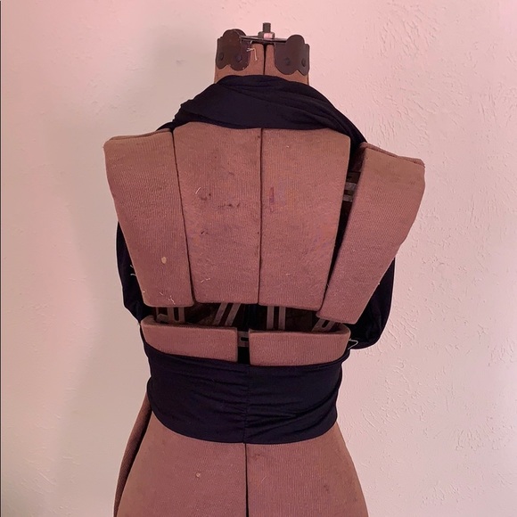 Black crop top - Picture 2 of 3